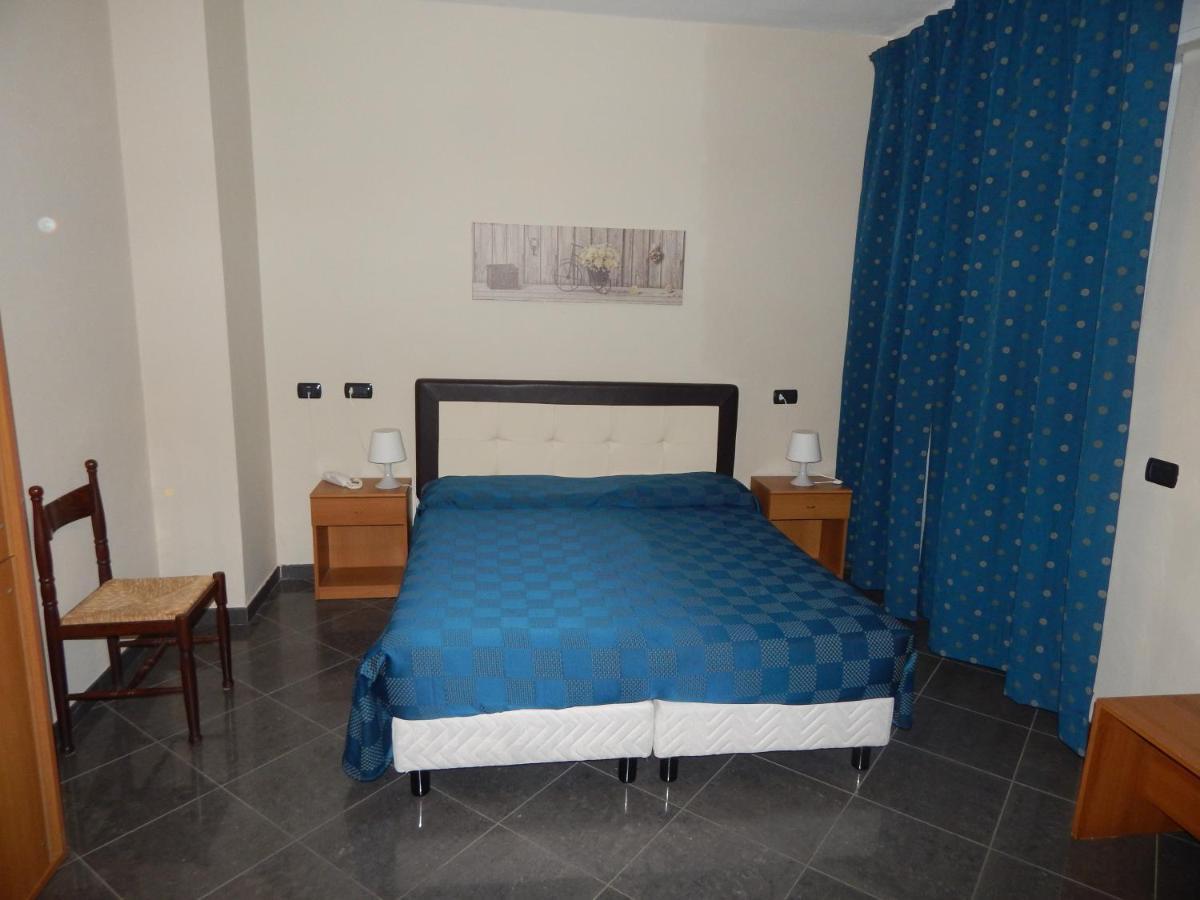 Albergo Massimo 로아노 외부 사진